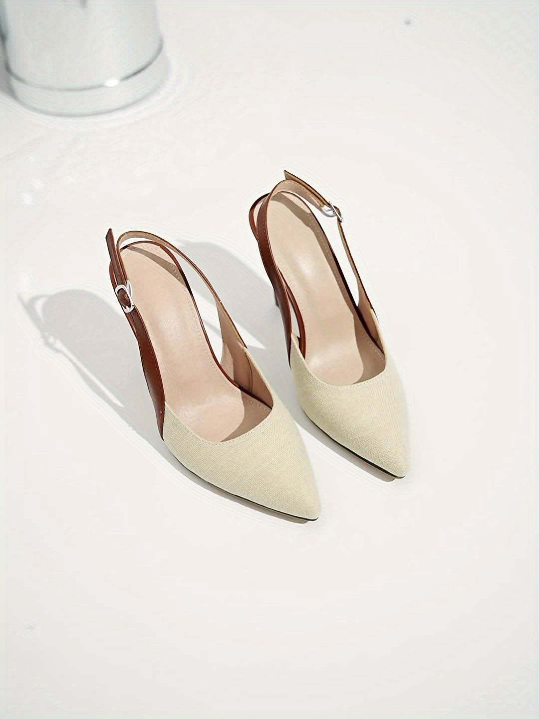 Amelia™ | Scarpe con tacco aperto sul tallone e dettagli a contrasto