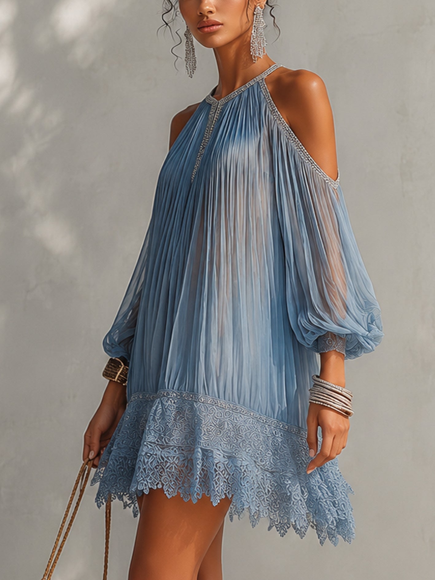 Abito Mini Blu Off-Shoulder Arricciato con Orlo in Pizzo