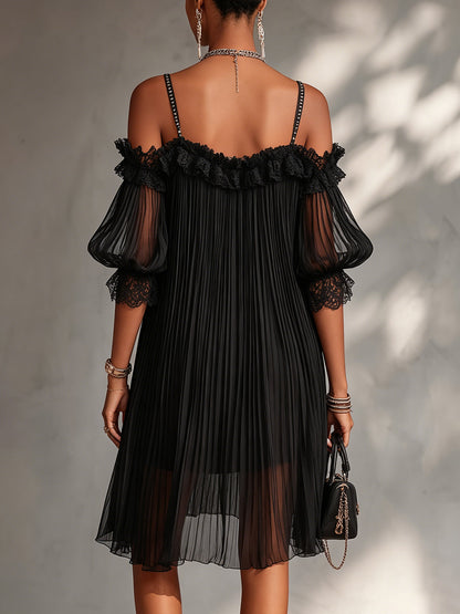 Camille | Abito Mini in Mousseline Nera con Spalle Scoperte e Bordo in Pizzo