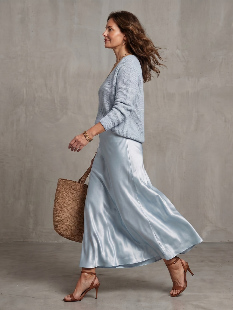 Luciana | Set gonna in satin a taglio obliquo con maglione in maglia