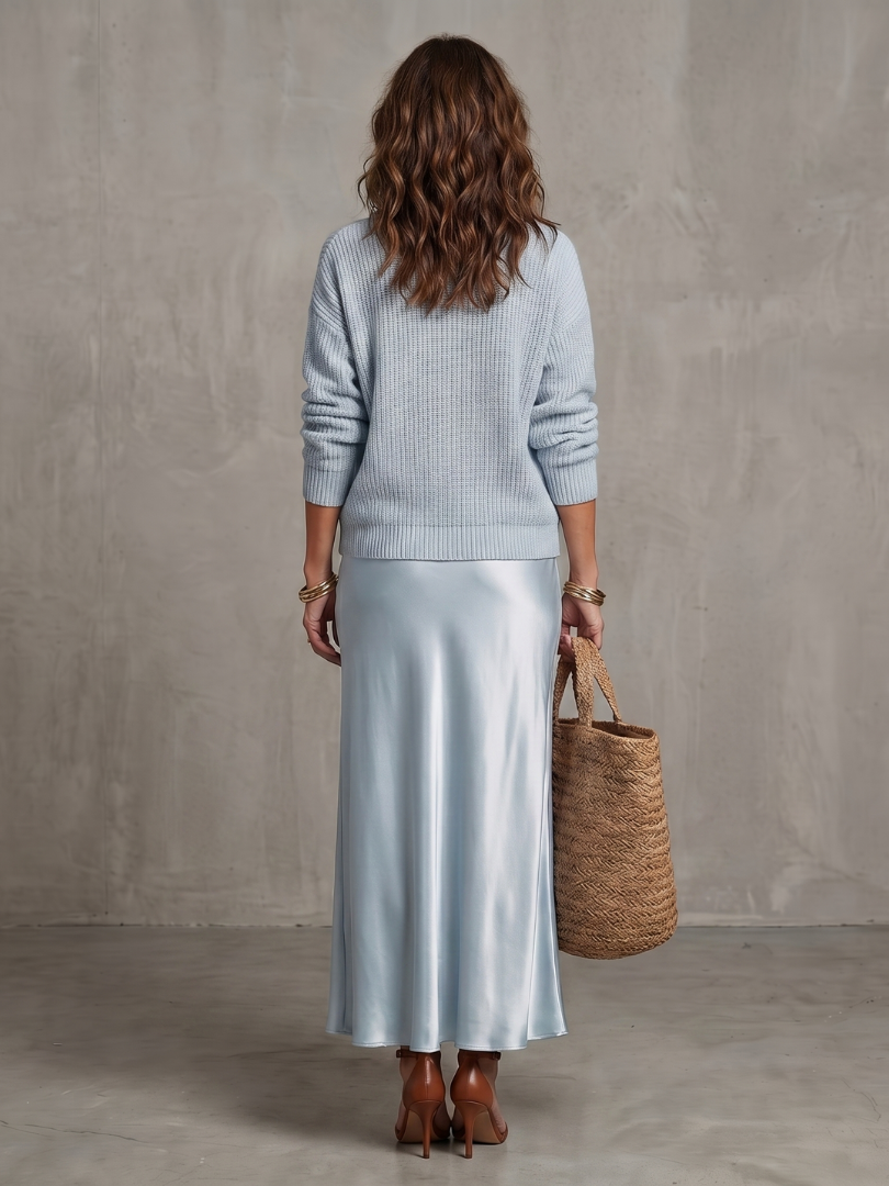 Luciana | Set gonna in satin a taglio obliquo con maglione in maglia