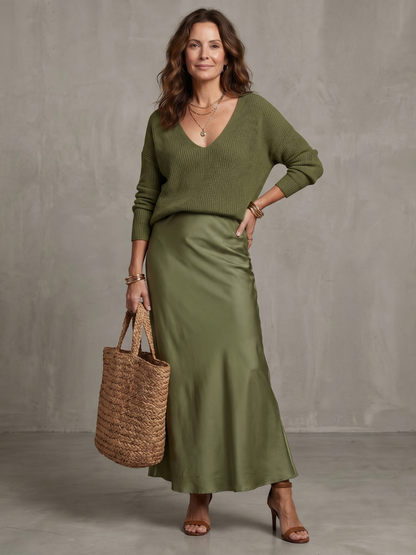 Luciana | Set gonna in satin a taglio obliquo con maglione in maglia