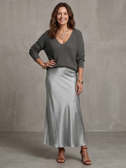 Luciana | Set gonna in satin a taglio obliquo con maglione in maglia