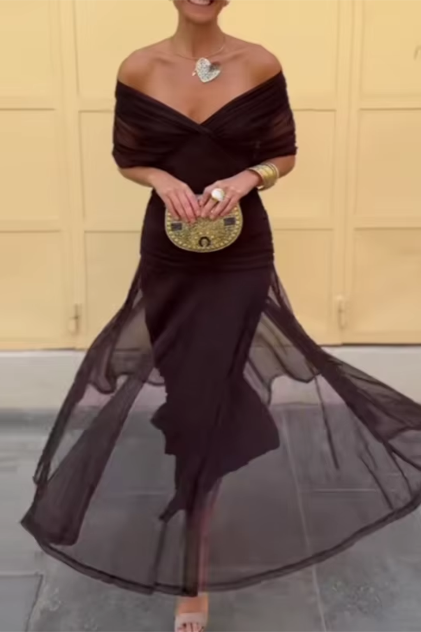 Luisa | Elegante abito lungo da festa con scollatura a V