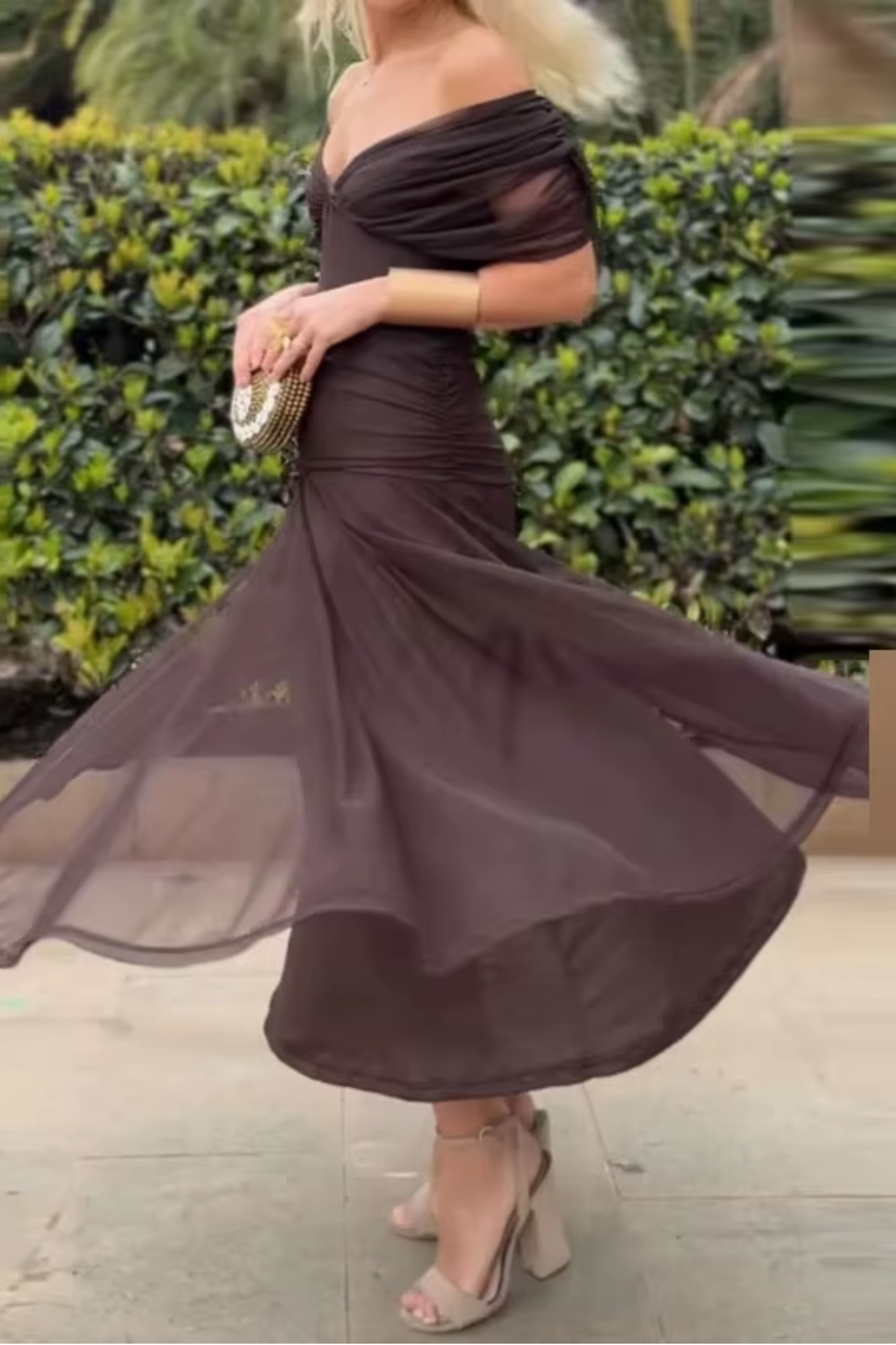 Luisa | Elegante abito lungo da festa con scollatura a V