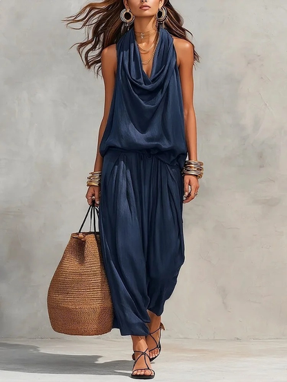 Set Top Senza Maniche con Collo Halter Nero e Pantaloni Plissettati