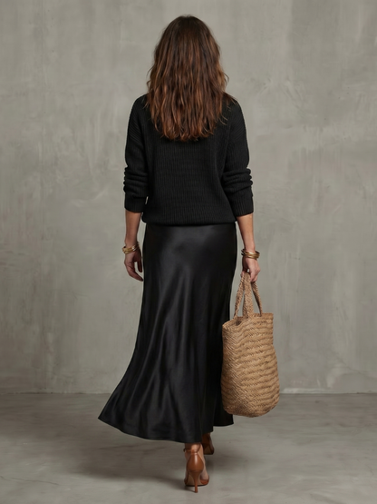 Luciana | Set gonna in satin a taglio obliquo con maglione in maglia