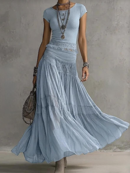 SET TOP CON PANNELLI IN PIZZO BLU E GONNA MAXI PLISSETTATA