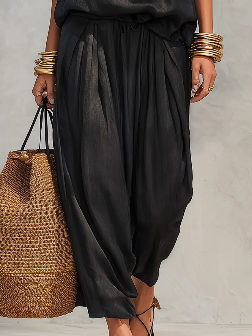 Set Top Senza Maniche con Collo Halter Nero e Pantaloni Plissettati