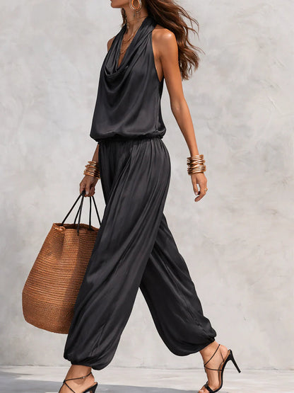 Set Top Senza Maniche con Collo Halter Nero e Pantaloni Plissettati