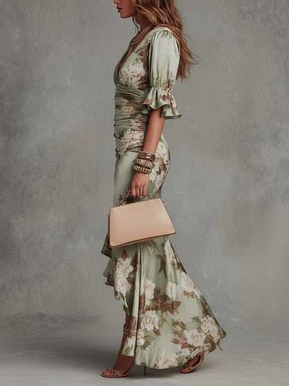 Abito Maxi Asimmetrico in Satin con Maniche a Campana Ruffle e Stampa Floreale Verde