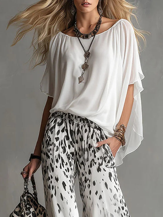 Set T-shirt Bianco Flowy e Pantaloni in Chiffon con Stampa Leopardo