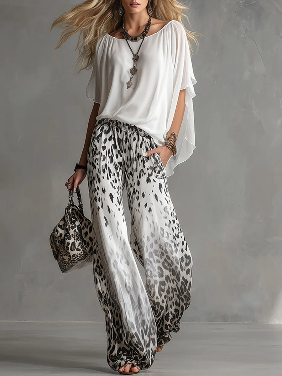 Set T-shirt Bianco Flowy e Pantaloni in Chiffon con Stampa Leopardo