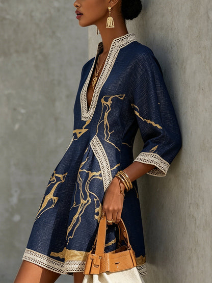 Cosette | Abito Mini in Pizzo all'Uncinetto Blu Marino con Motivi Dorati e Scollo a V