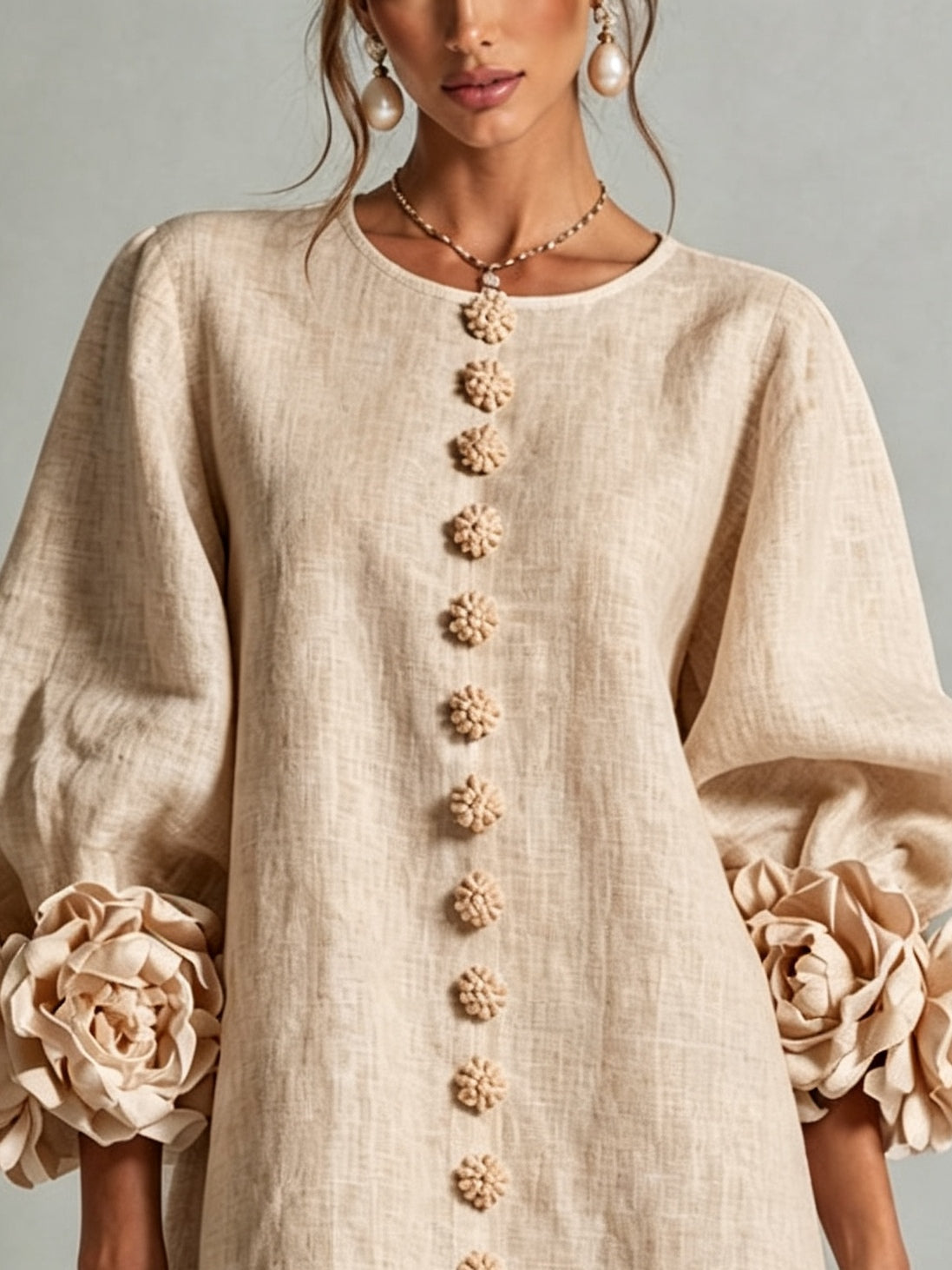Abito Mini Button-down Beige con Maniche Floreali Stravaganti